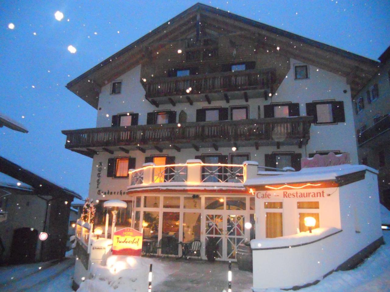 Hotel Trudnerhof Im Naturpark Trudnerhorn 트로데나 외부 사진